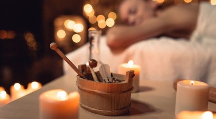 Vista del relax en Andreamlestetica, con velas y herramientas de spa en Pedralba, Comunidad Valenciana, ES.