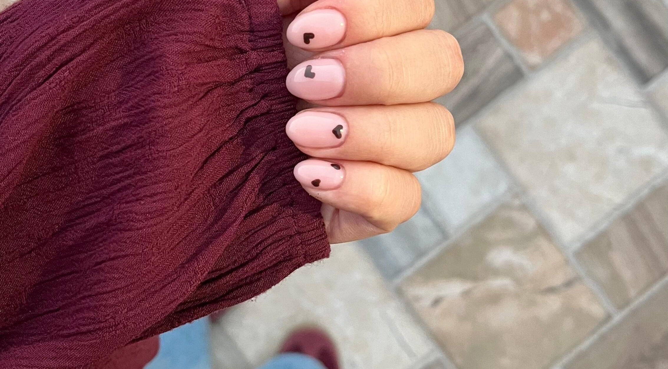 Manicura con corazones en Andreamlestetica, Pedralba, Comunidad Valenciana, ES. Estilo elegante y moderno.