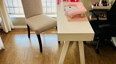 Stylish nail salon setup at Make Me Pretti‎, Cape Town, Western Cape, ZA with pink decor and comfortable seating.