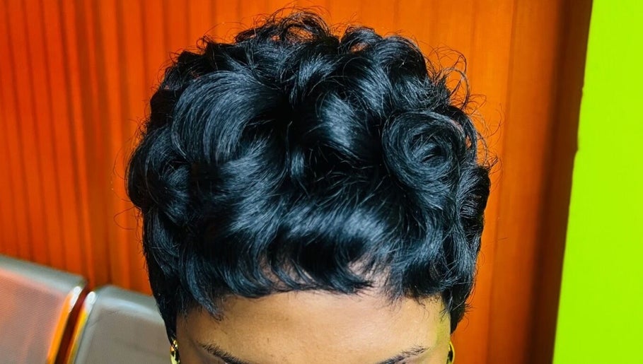 Stylish curled hairstyle at Edge Allure Beauty, Kingston, St. Andrew Parish, JM, showcasing vibrant design.