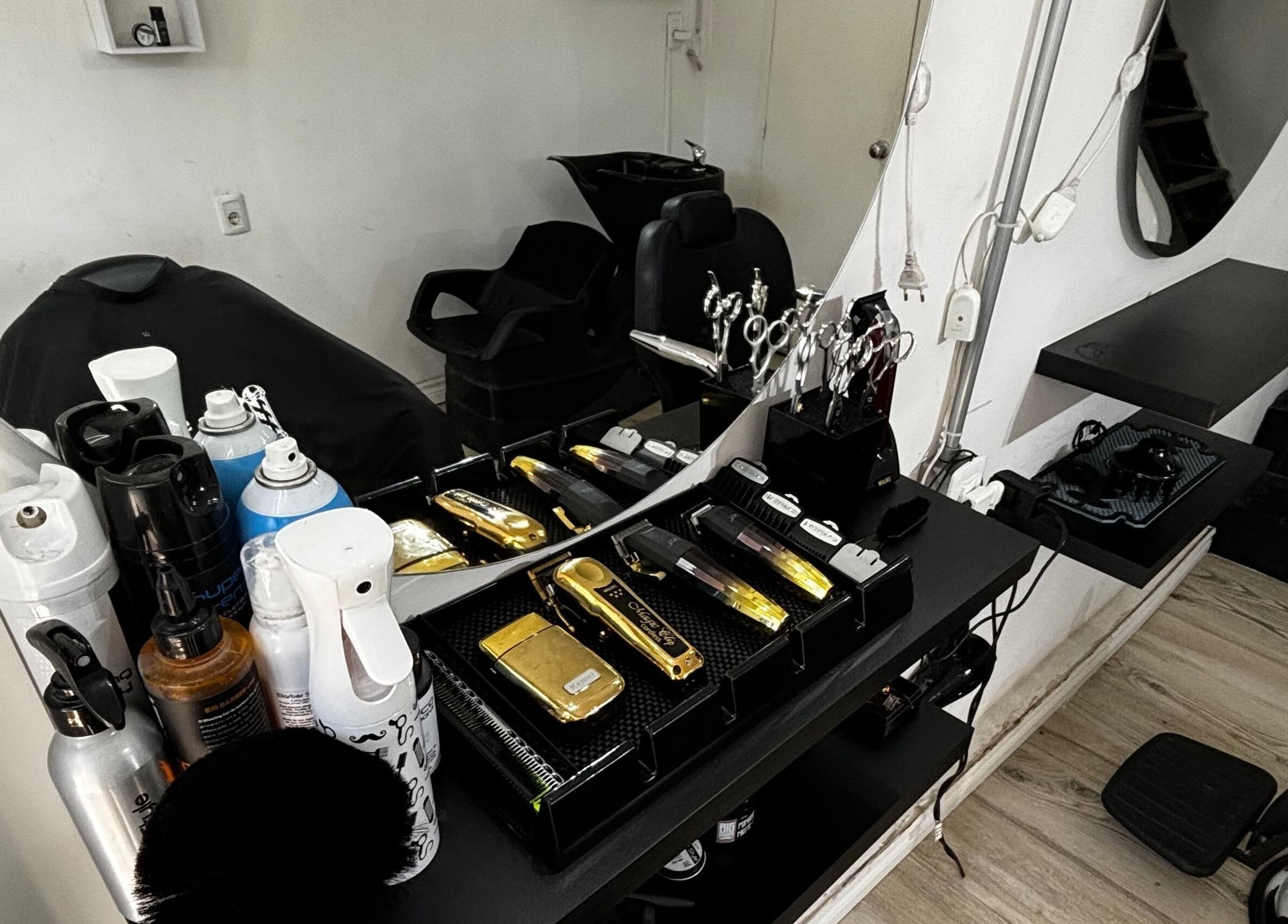 Herramientas de estilismo en DLS Studio, Montevideo, Departamento De Montevideo, UY. Un espacio moderno y equipado.