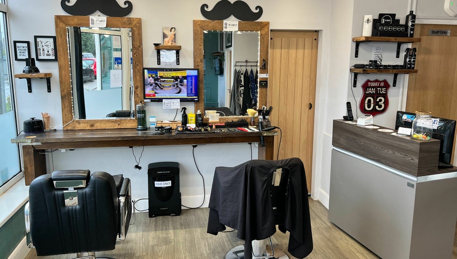 The Complete Barber Shop Cowfold – obraz 1