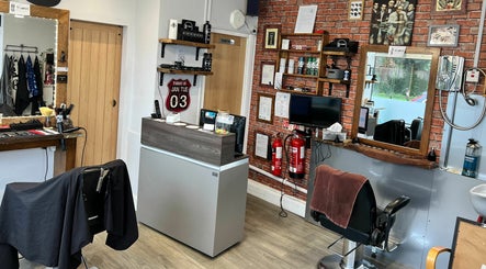 The Complete Barber Shop Cowfold – obraz 2