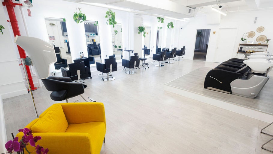 Casagrande Salon image 1