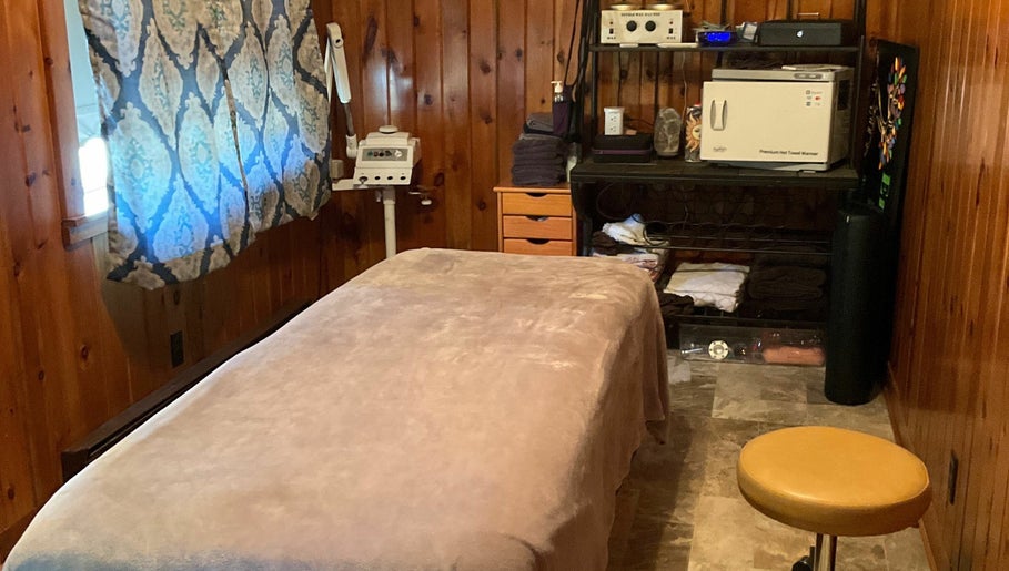 Εικόνα Enchanted Energy Massage and Esthetics 1