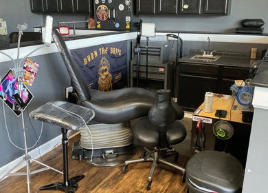Tat2Guru - Dream Chaser Tattoo LLC studio in Lexington, Kentucky, US showcasing a modern tattoo station.