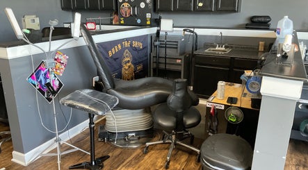 Tat2Guru - Dream Chaser Tattoo LLC studio in Lexington, Kentucky, US showcasing a modern tattoo station.