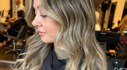 Amy Curran Hair and Makeup – kuva 2