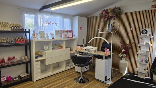 Glowlane Nail Studio