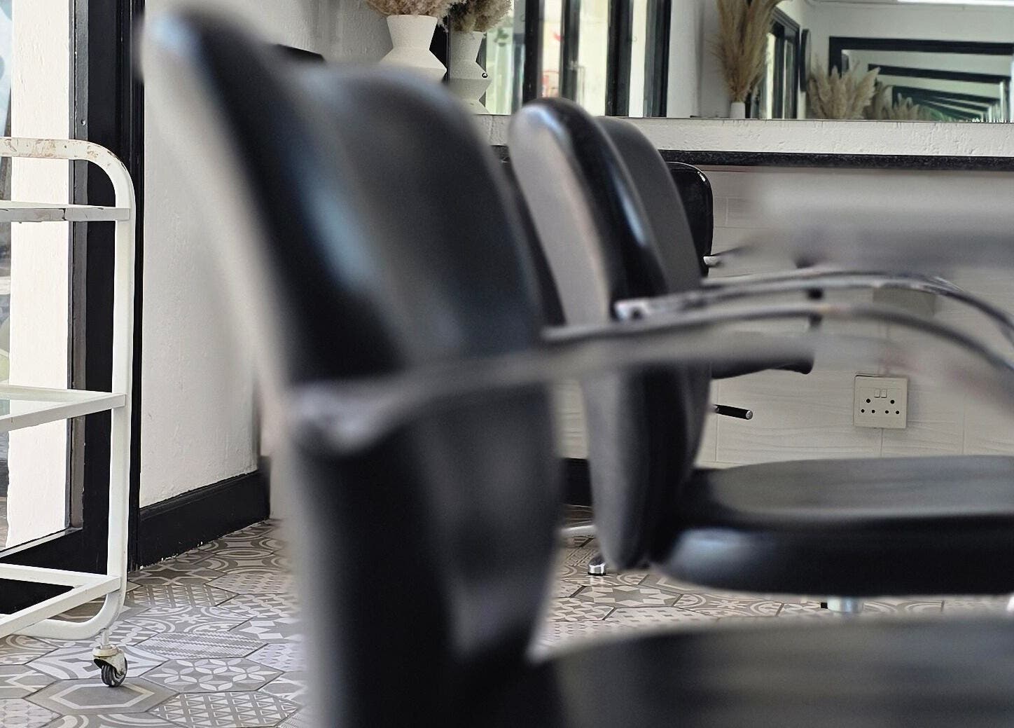 Modern seating at Hair On View, Boksburg, Gauteng, ZA, showcasing sleek black chairs and stylish decor.