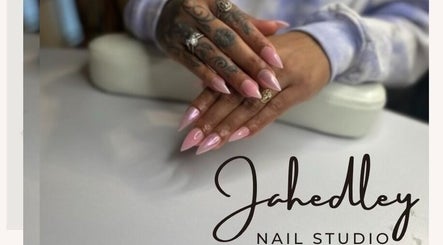 Jahedley Nails