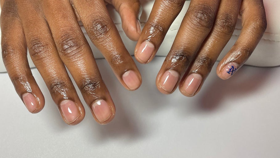 Clean and polished nails with art detail at CZR Nails, London, England, GB.