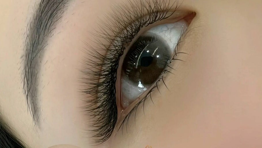 See beauty &Doll lash image 1