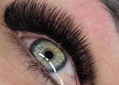 Close-up of expertly applied eyelash extensions at Ella’s Beauty, London, England, GB, showcasing a natural look.