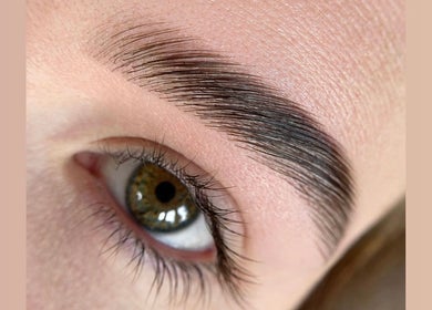 Close-up of expertly shaped eyebrows by Ella’s Beauty in London, England, GB.
