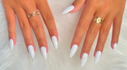 CNaiLs