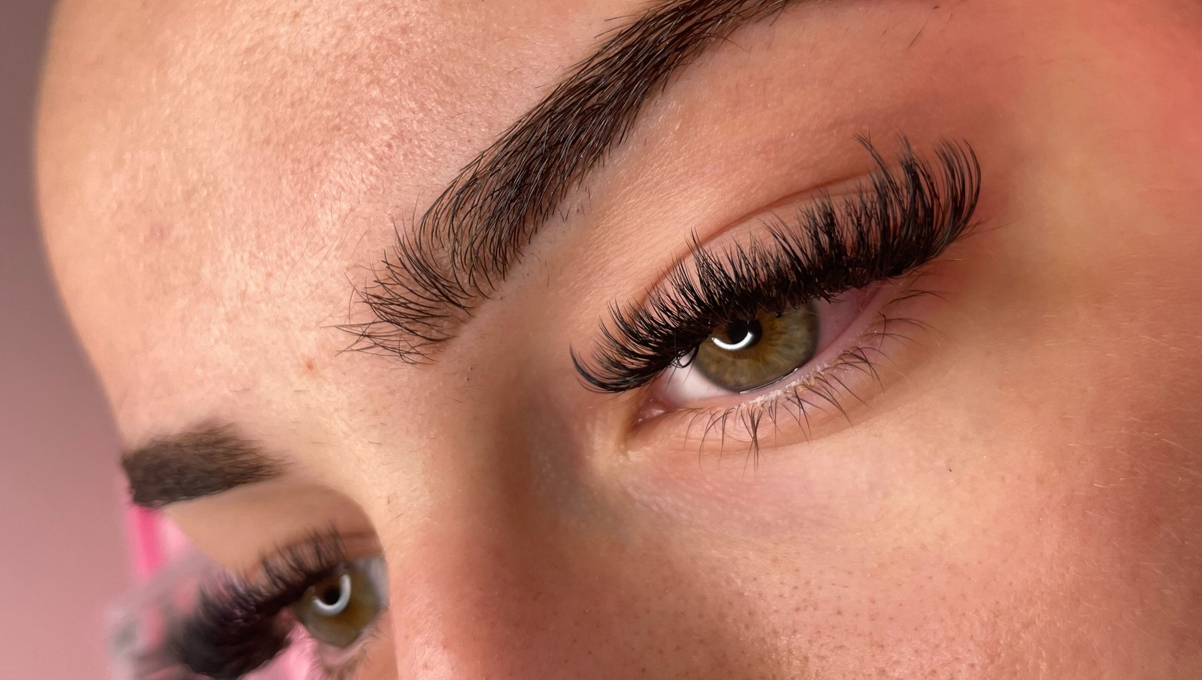 Extension de cils volumineux chez Lash_byT à Bordeaux, Nouvelle-Aquitaine, FR.