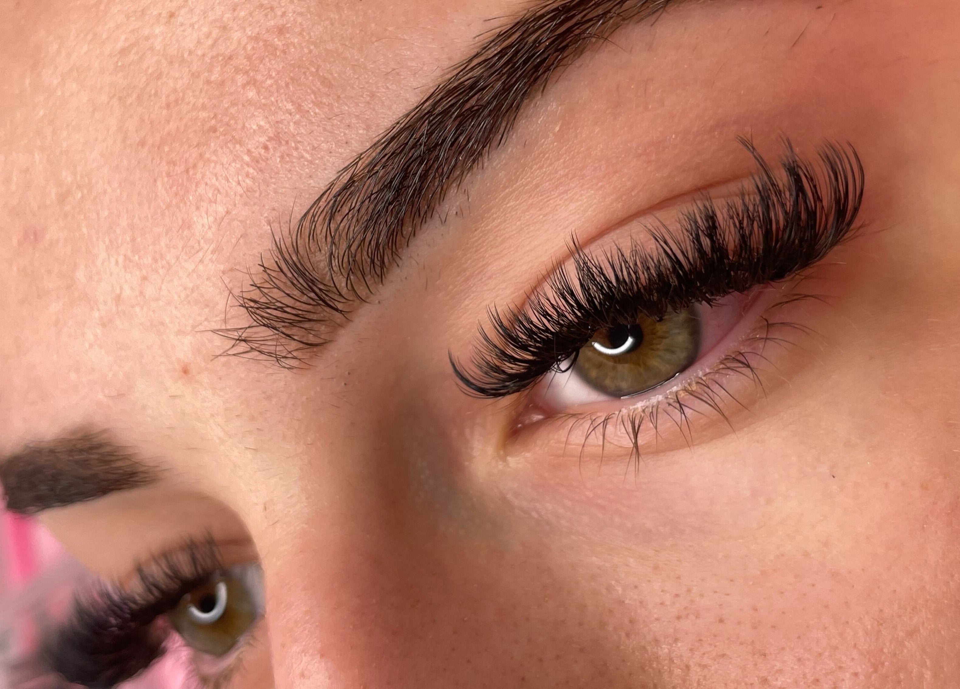 Extension de cils volumineux chez Lash_byT à Bordeaux, Nouvelle-Aquitaine, FR.