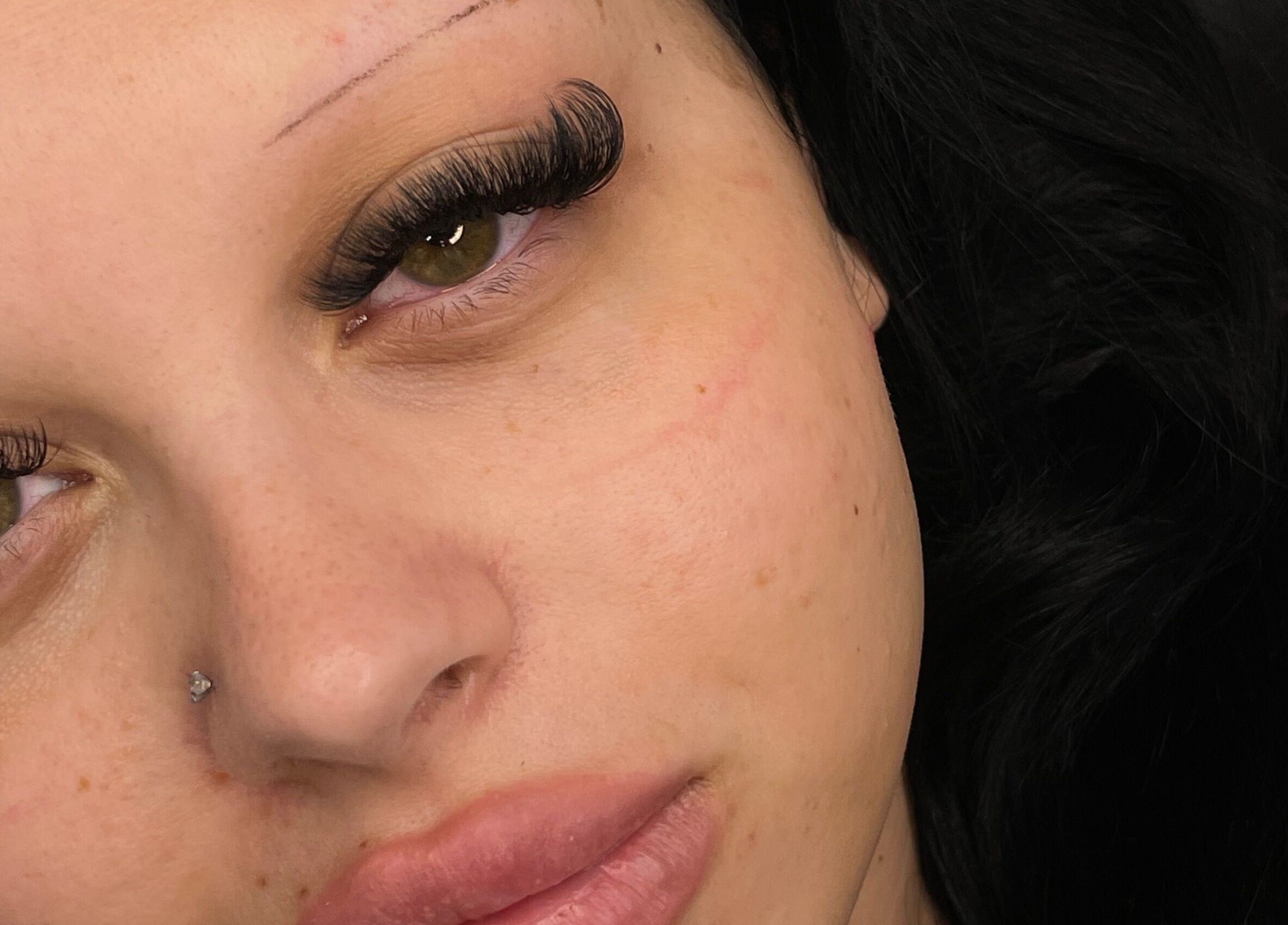 Extension de cils élégante à Lash_byT, Bordeaux, Nouvelle-aquitaine, FR.