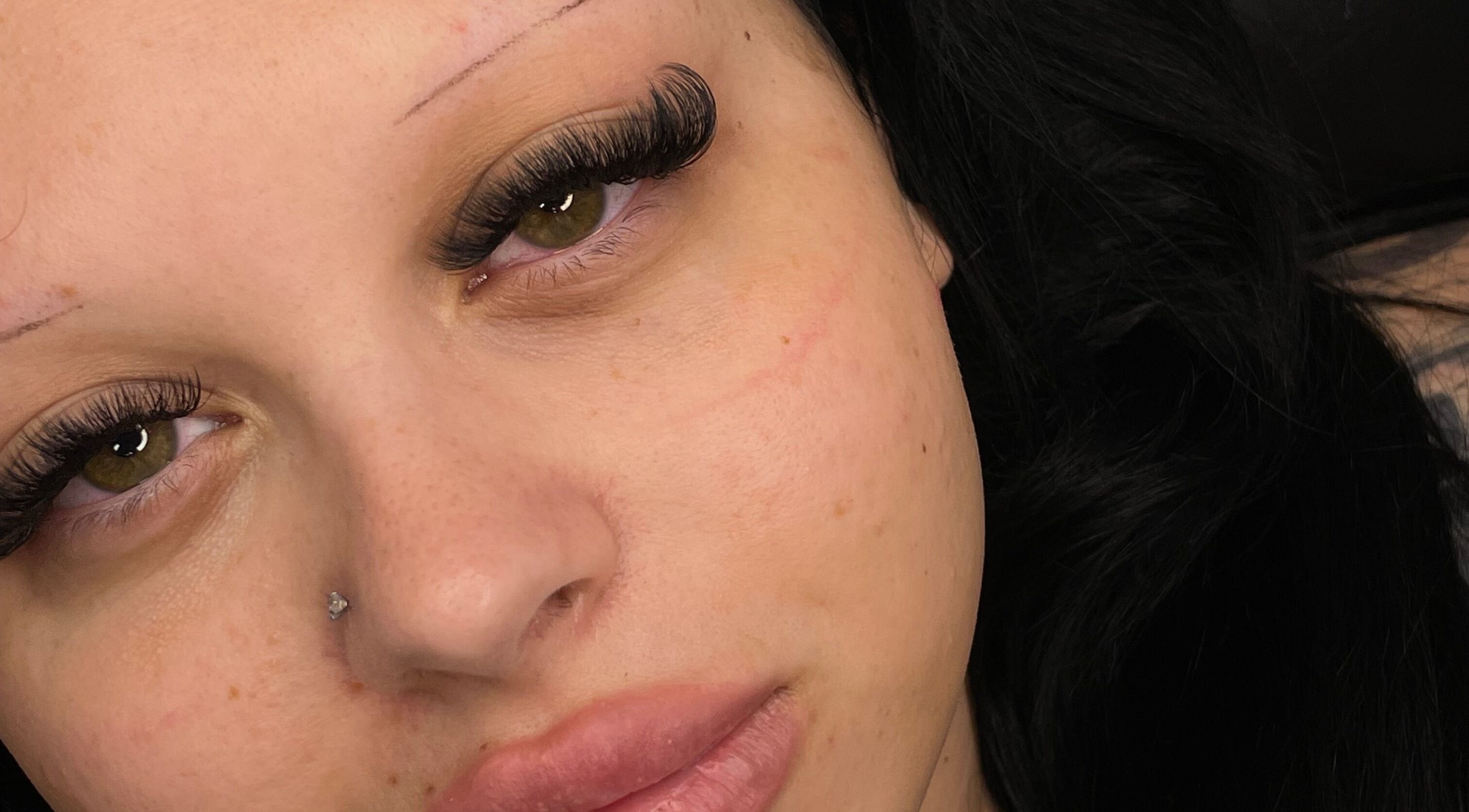 Extension de cils élégante à Lash_byT, Bordeaux, Nouvelle-aquitaine, FR.