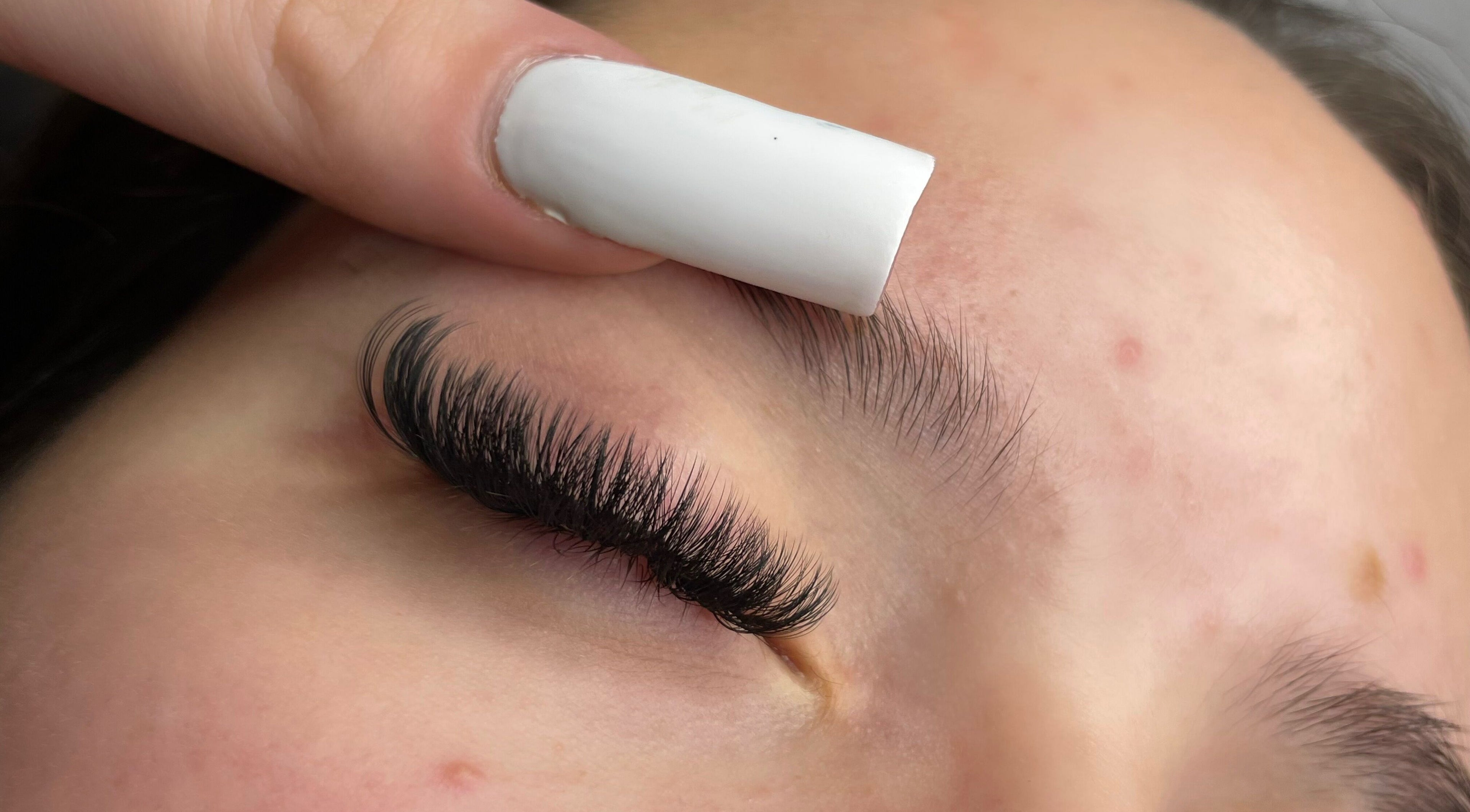 Extension de cils à Lash_byT, Bordeaux, Nouvelle-aquitaine, FR. Beauté raffinée et délicatesse.