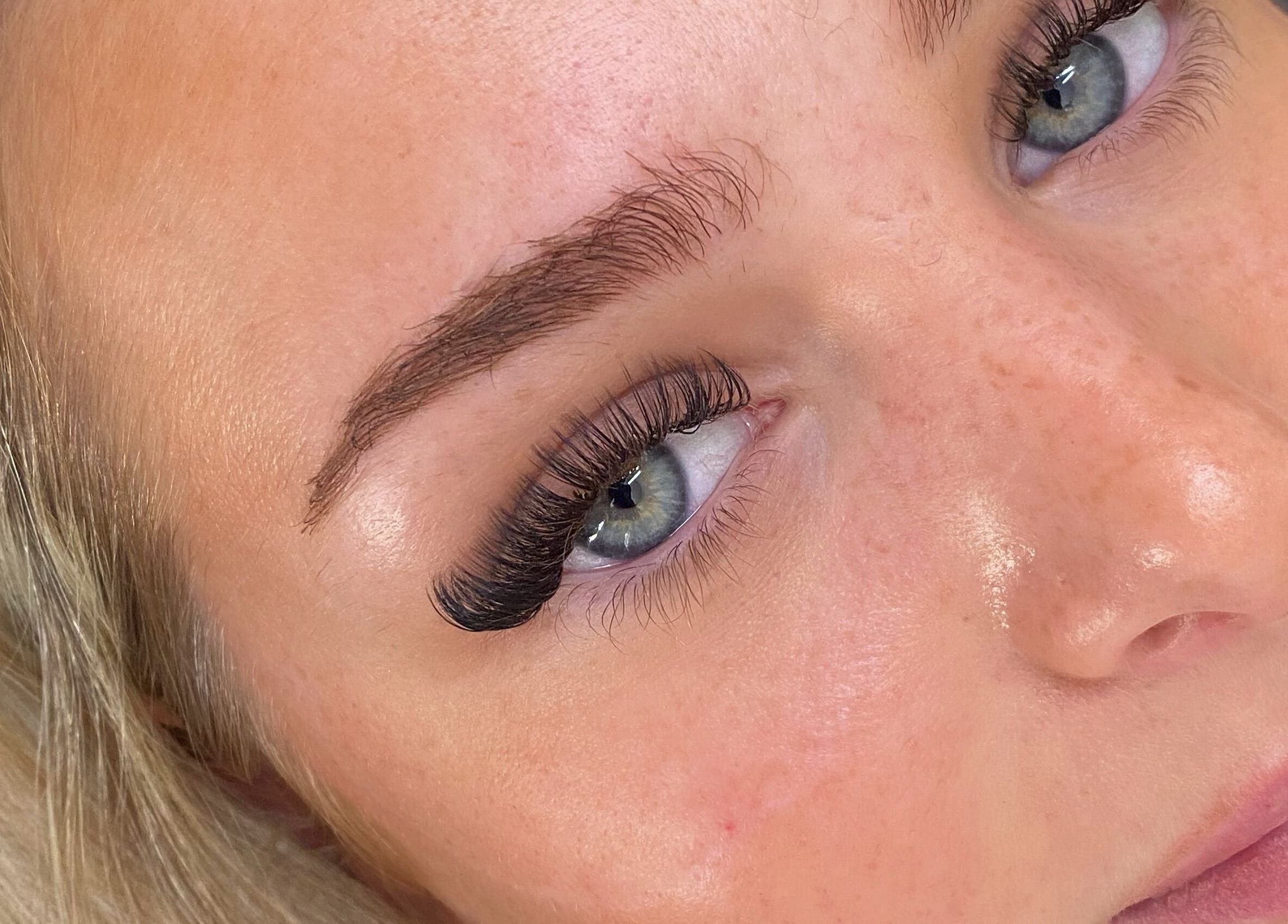 Close-up of elegant eyelash extensions by Amber Rose Beauty, Poole, England, GB.