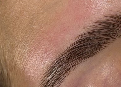 Expertly shaped eyebrow at Amber Rose Beauty in Poole, England, GB showcasing meticulous grooming.