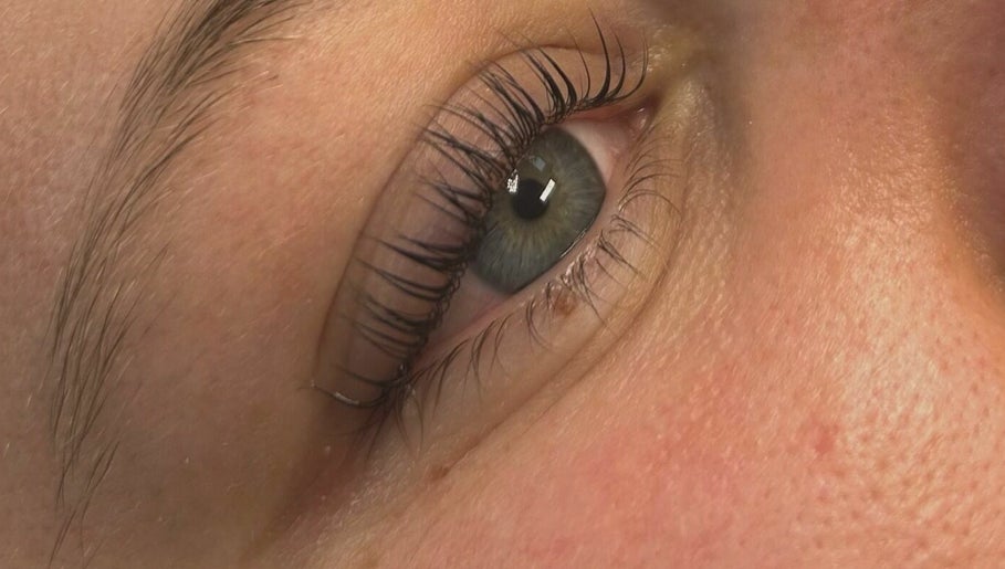 Niamh Maloney Brow and Lash studio image 1