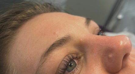 Niamh Maloney Brow and Lash studio image 3