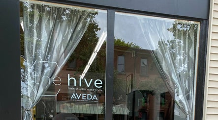 The Hive Hair Studio billede 2