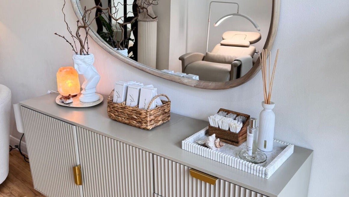 Elegant Annaflex beauty corner with decor and mirror, London, England, GB.