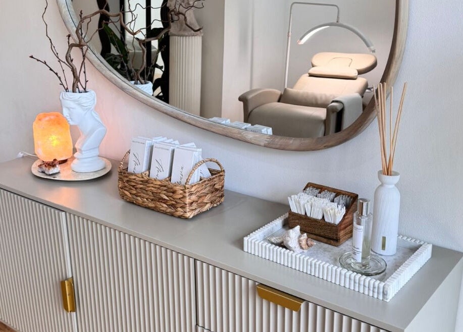 Elegant Annaflex beauty corner with decor and mirror, London, England, GB.