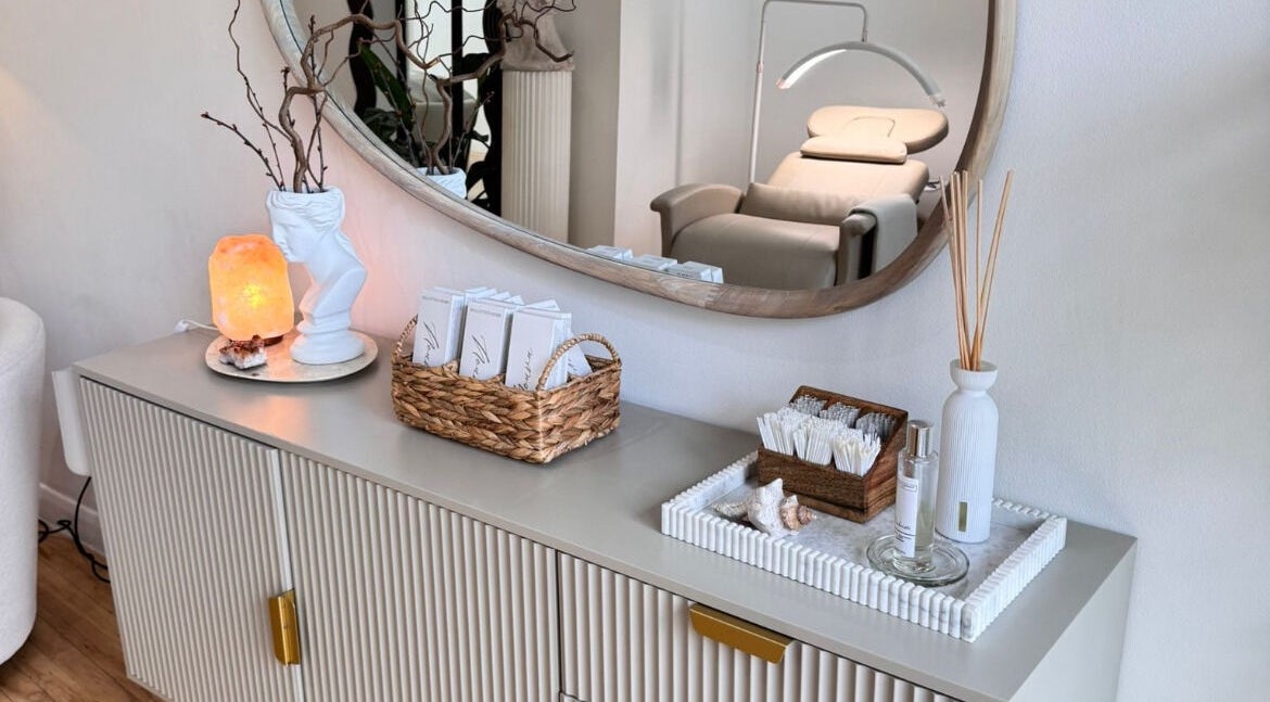 Elegant Annaflex beauty corner with decor and mirror, London, England, GB.