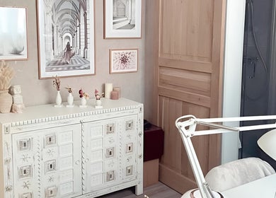 Intérieur élégant chez Beauty Home Concept, Amiens, France, FR avec déco murale et mobilier raffiné.