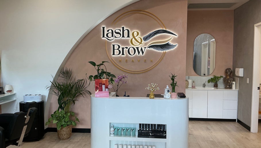 Lashandbrowheaven, bilde 1