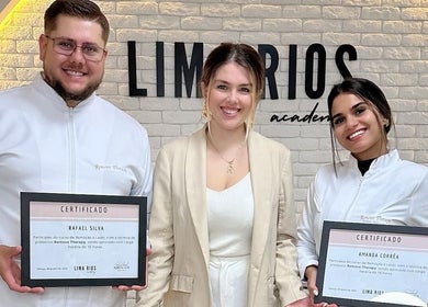 Graduates pose with certificates at Amanda Corrêa - ACBrows & Beauty, Dublin, County Dublin, IE.