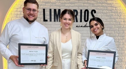 Graduates pose with certificates at Amanda Corrêa - ACBrows & Beauty, Dublin, County Dublin, IE.