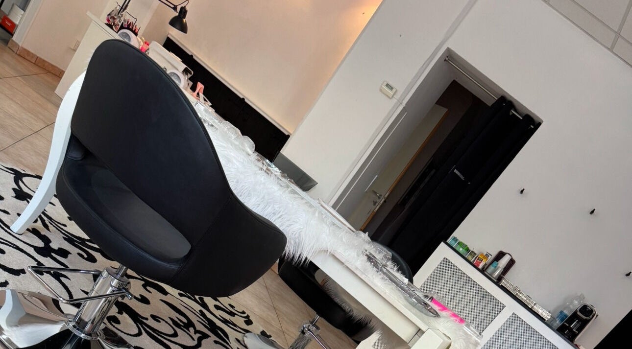 Interno moderno e accogliente di Extension & Beauty Studio Biella a Biella, Piemonte, IT.