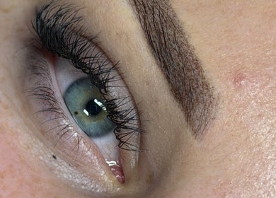 Sourcil magnifiquement stylé chez Diva Cils, Saint-ciers-d'abzac, Nouvelle-aquitaine, FR.