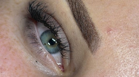 Sourcil magnifiquement stylé chez Diva Cils, Saint-ciers-d'abzac, Nouvelle-aquitaine, FR.