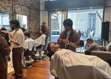 Salón GM en Gualeguaychú, Entre Ríos, AR, ofreciendo servicios de belleza con un toque moderno.