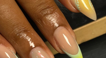 Nails Exquisite obrázek 3