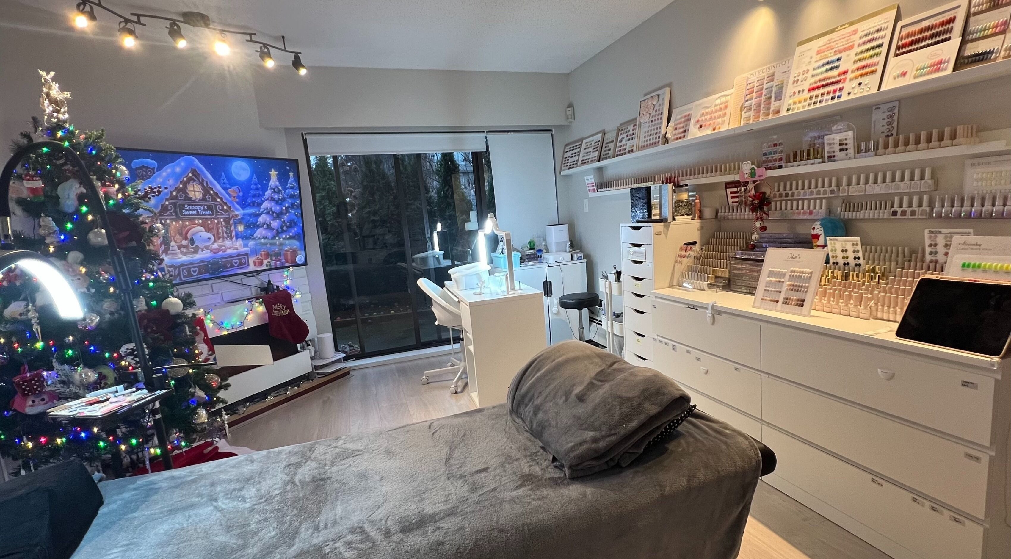 Fi Lash Nail Studio in Vancouver, BC, CA, decorated with holiday decor, elegant nail stations, and cozy ambiance.