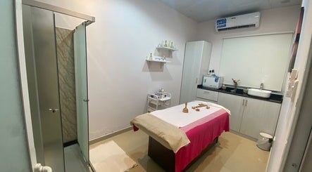 Nazih Gents Salon - Ras Al-Khaimah, bild 3