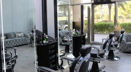 Image de Sky J and C Gents Salon L.L.C 3