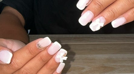 L.Nails