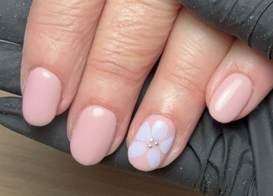 Delicate floral nail design at CXM Nails, Bangor, Northern Ireland, GB. Soft pink tones with white petals.