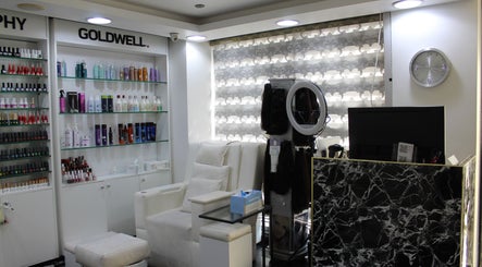 Black & White Salon image 2