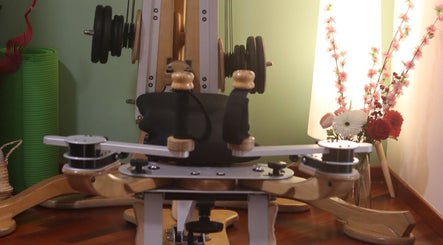 Attrezzatura Gyrotonic presso N56 Gyrotonic ® Arenella, Napoli, Campania, IT. Elegante spazio di benessere.