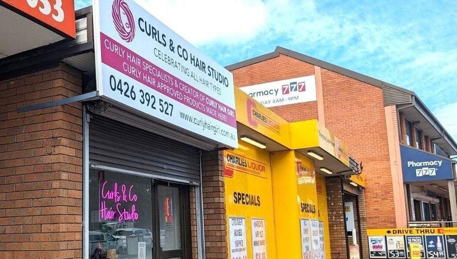 Curls & Co Hair Studio, bilde 1